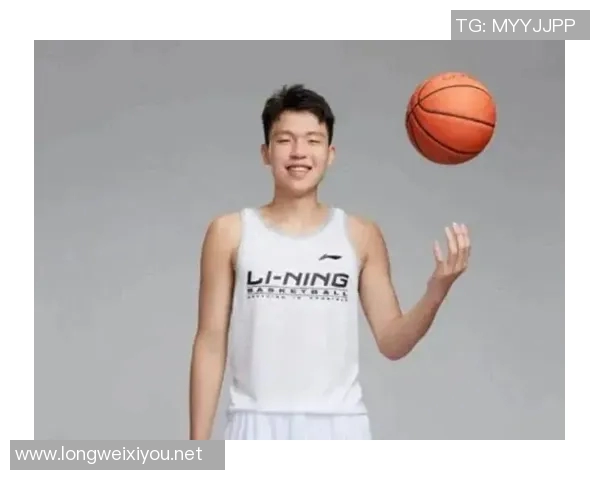 杨瀚森成功登陆NBA2025年篮球公园见证新星崛起