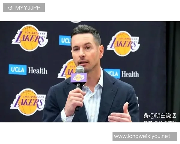 艾顿丢罚球篮板遭2+1，雷迪克将其换下