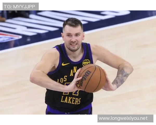 雷迪克：艾顿和东契奇都将缺战独行侠 里夫斯出场时间仍限制在25-30分钟