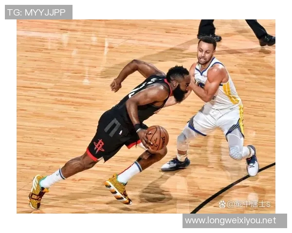 克莱成现役第三位5+三分超200场的球员，比肩库里和哈登